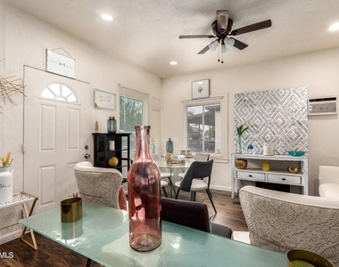 3434 E Cambridge Avenue - Photo Thumbnail 8