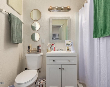 3434 E Cambridge Avenue - Photo Thumbnail 11