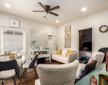 3434 E Cambridge Avenue - Photo Thumbnail 7