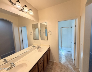 15240 N 142nd Avenue - Photo Thumbnail 22