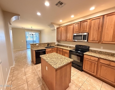 15240 N 142nd Avenue - Photo Thumbnail 11
