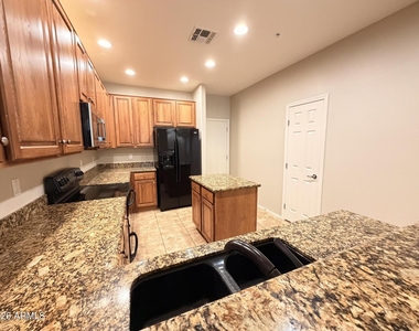 15240 N 142nd Avenue - Photo Thumbnail 12