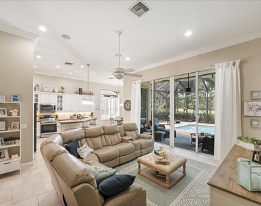 8809 Champions Way - Photo Thumbnail 13