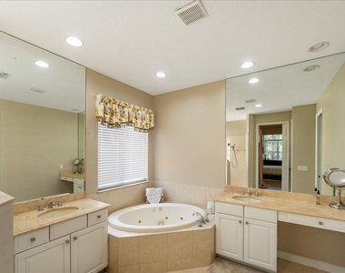 8809 Champions Way - Photo Thumbnail 12