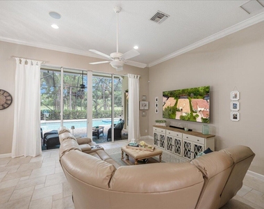 8809 Champions Way - Photo Thumbnail 14