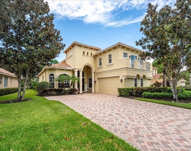8809 Champions Way - Photo Thumbnail 3
