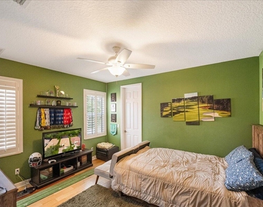 8809 Champions Way - Photo Thumbnail 7