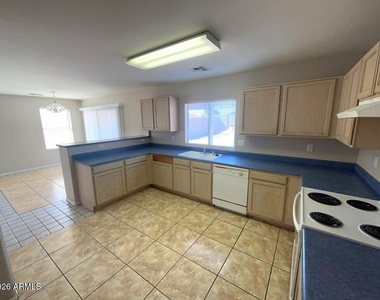 12718 W Willow Avenue - Photo Thumbnail 9