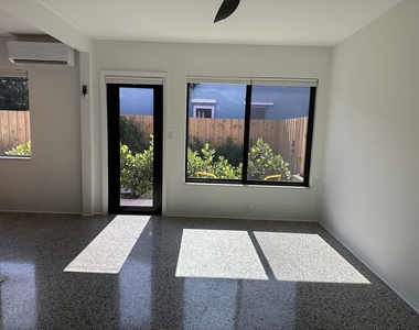 1117 Ne 17th - Photo Thumbnail 15