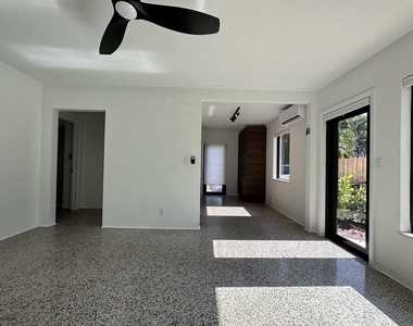 1117 Ne 17th - Photo Thumbnail 12