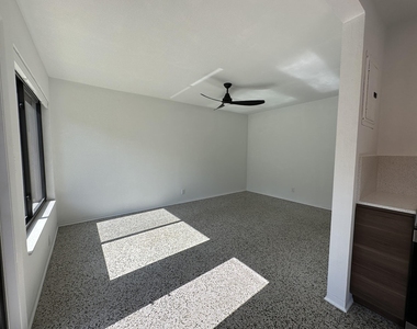 1117 Ne 17th - Photo Thumbnail 18