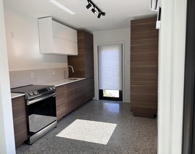 1117 Ne 17th - Photo Thumbnail 10