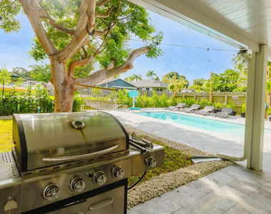 1754 Sw 28th Terrace - Photo Thumbnail 3