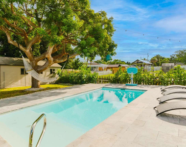 1754 Sw 28th Terrace - Photo Thumbnail 9