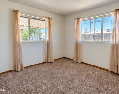12811 N 111th Drive - Photo Thumbnail 8