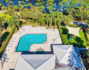 8942 Se Riverfront Terrace - Photo Thumbnail 15