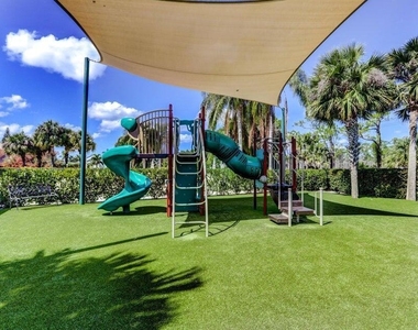 8942 Se Riverfront Terrace - Photo Thumbnail 13