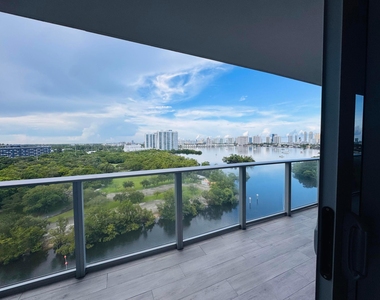 16385 Biscayne Boulevard - Photo Thumbnail 30