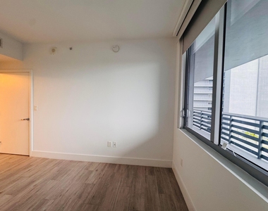 16385 Biscayne Boulevard - Photo Thumbnail 17