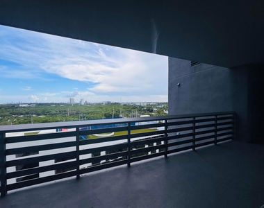 16385 Biscayne Boulevard - Photo Thumbnail 14