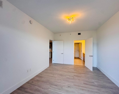 16385 Biscayne Boulevard - Photo Thumbnail 28