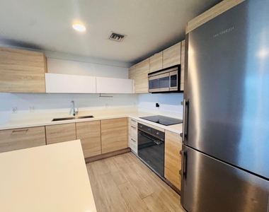 16385 Biscayne Boulevard - Photo Thumbnail 11