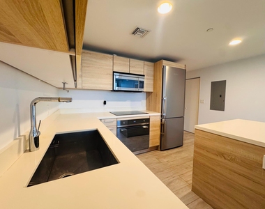 16385 Biscayne Boulevard - Photo Thumbnail 8