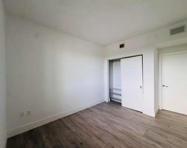 16385 Biscayne Boulevard - Photo Thumbnail 15