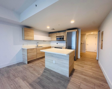 16385 Biscayne Boulevard - Photo Thumbnail 2