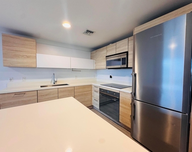 16385 Biscayne Boulevard - Photo Thumbnail 5