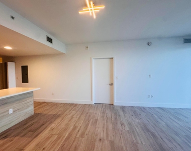 16385 Biscayne Boulevard - Photo Thumbnail 23