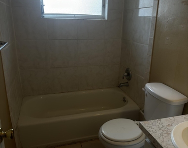 5630 Nw 15th Street - Photo Thumbnail 2