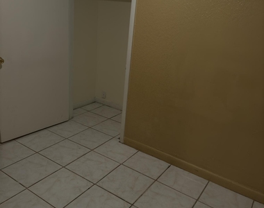 5630 Nw 15th Street - Photo Thumbnail 4
