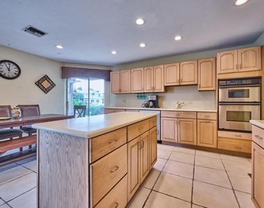 2810 Ne 48th Court - Photo Thumbnail 15
