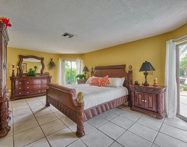 2810 Ne 48th Court - Photo Thumbnail 6