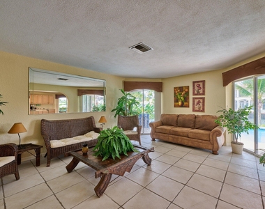 2810 Ne 48th Court - Photo Thumbnail 12