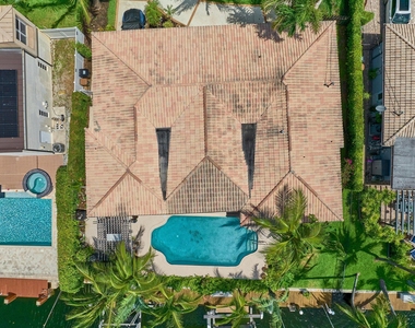 2810 Ne 48th Court - Photo Thumbnail 1
