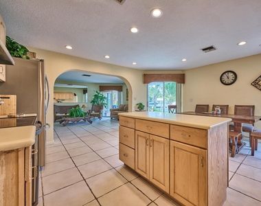 2810 Ne 48th Court - Photo Thumbnail 14