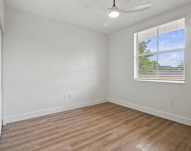 2020 Greenview Shores Boulevard - Photo Thumbnail 20