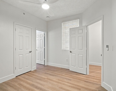 2020 Greenview Shores Boulevard - Photo Thumbnail 23