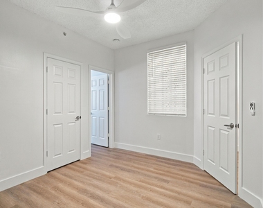 2020 Greenview Shores Boulevard - Photo Thumbnail 24
