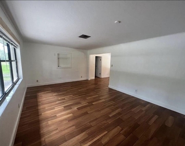 1903 Sw 3rd Avenue - Photo Thumbnail 7