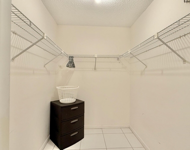 31 Stratford Lane W - Photo Thumbnail 5