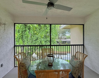 31 Stratford Lane W - Photo Thumbnail 15