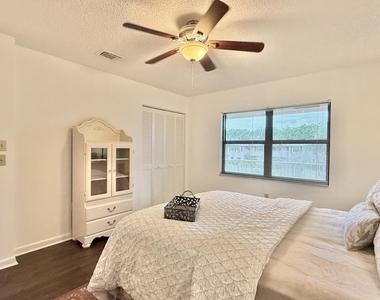 31 Stratford Lane W - Photo Thumbnail 10