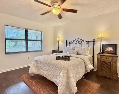 31 Stratford Lane W - Photo Thumbnail 9