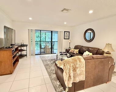 31 Stratford Lane W - Photo Thumbnail 1