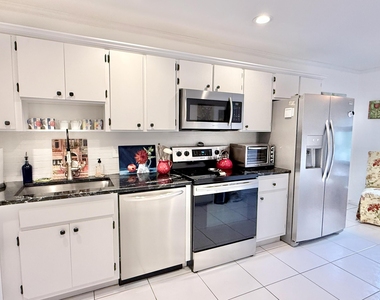 31 Stratford Lane W - Photo Thumbnail 13