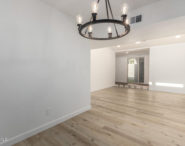 949 S Mcclintock Drive - Photo Thumbnail 12