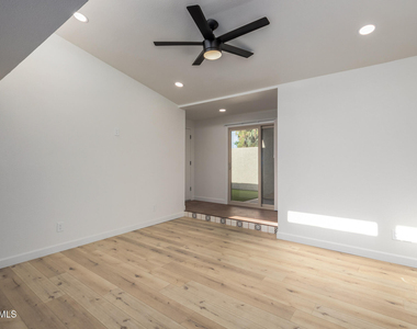 949 S Mcclintock Drive - Photo Thumbnail 6